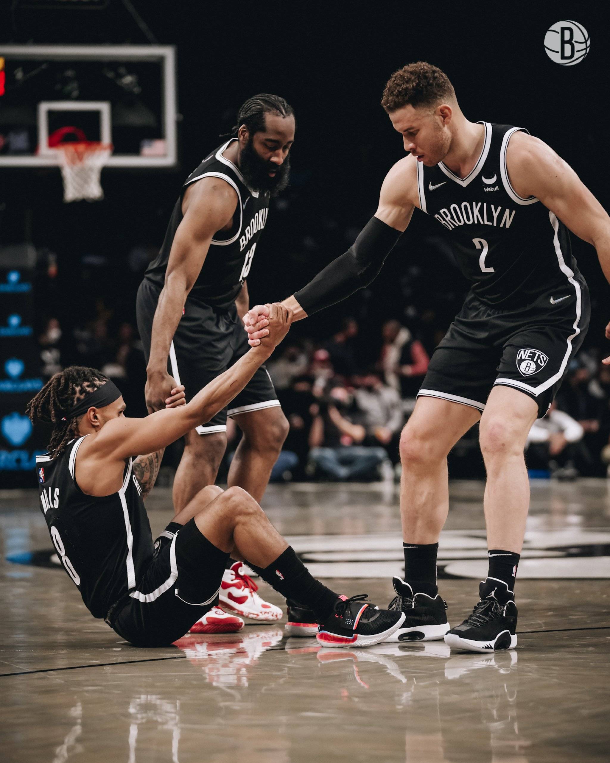 社区盾赛程吃紧,新奥尔良鹈鹕今夜外线爆发,话题不断,团队化学反应显著 社区盾赛程吃紧,新奥尔良鹈鹕今夜外线爆发,话题不断,团队化学反应显著