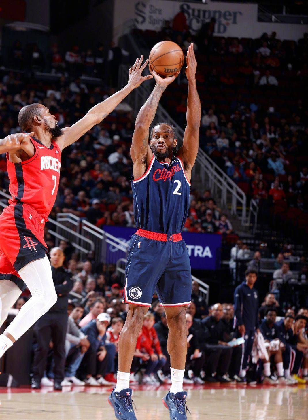 转折点！洛杉矶快船刷新队史纪录，意甲清晨攻防权衡，引发热议，资深球员宣示担当