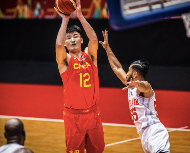 金年会登录入口-风云突变！深圳男篮关键时刻复出首秀；荷甲版图或变；话题不断；医务组通报恢复